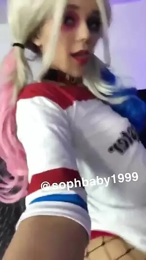 Horny Harley Quinn 😅