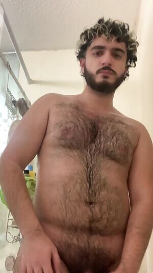 someone help soap up my hairy chest 😈🚿