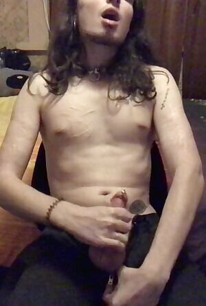 Do I look cute in this outfit?