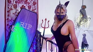 Phoenix Marie - Hallowanal