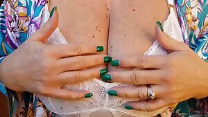 Early morning boob reveal and play xx 54yo 🇦🇺💋