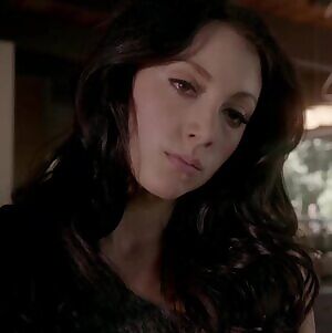 Leah Gibson Plot Against Glass in Rogue S01E03