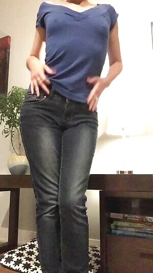 After the neighbor, the delivery guy will be here any moment now: I should really get dressed, but I feel like teasing this morning😈.