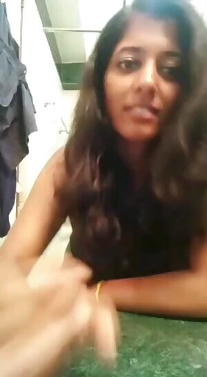Indian Super Hot Girl Shows Her Bigg Boobs & Cute Ass to Her Manager