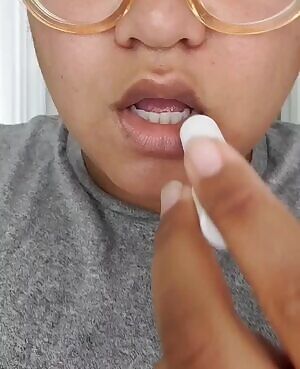 Just a reminder to keep those lips hydrated, especially as it gets colder. 👄