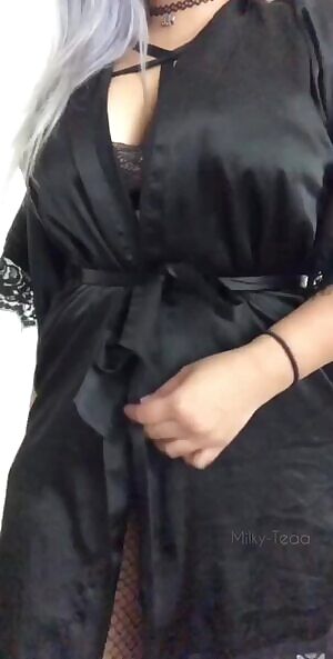 a reveal and a titty drop all in one ;)