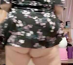 I could try to think of a creative title.. or you could just watch my ass shake 👀