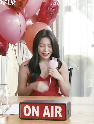 Red Velvet Yeri - Peeking