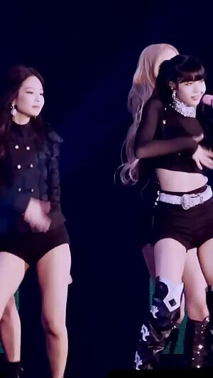 Blackpink - Rosé and Lisa