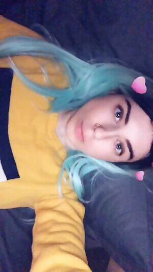 Let's play! This petite college girl is available for vanilla and domme today-- 420 and friendly. Premium snap on sale for $40 lifetime! //  💘