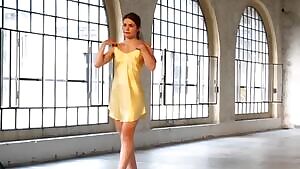 Astrit Ismaili E Magdalena Mitterhofer - PINK MUSCLE GIF