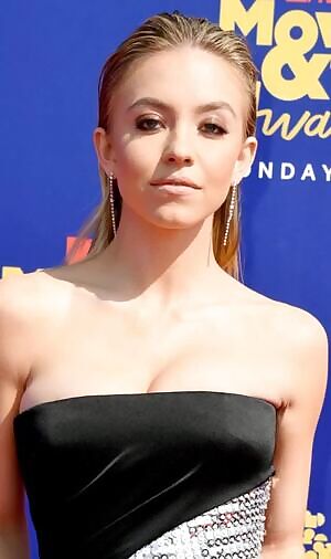 Sydney Sweeney onoff GIF