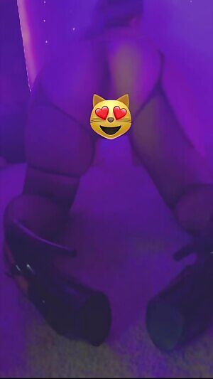 Lil thick tease please 😈