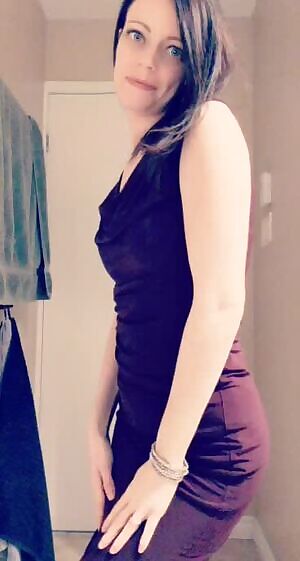 I have guests at home for a christmas dinner and i'm hiding in the bathroom...