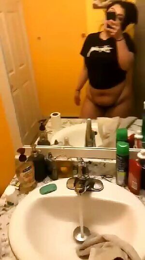 Rub your hard cock for me so you can cum on me papi 🍆👅