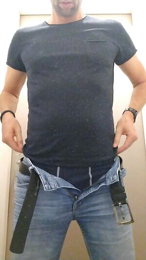 Just another Monday, just another pants drop😊