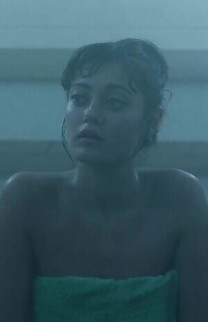 Ella Purnell in Sweetbitter