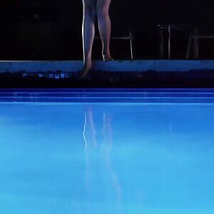 Leelee Sobieski curvy plot in The Glass House