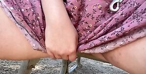 Little flash and finger in the dog park 🤫