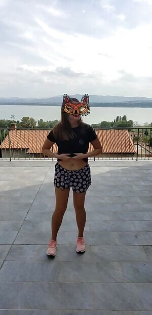 Some more spontaneous lashing in Castiglione del Lago, Italia 😘🦊