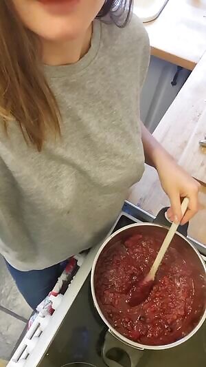 Hopeully the contents of my top look more appealing than the contents of my pot.