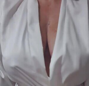 Moisturizing my boobs before I go to bed 😉 xx 55yo 🇦🇺