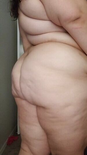 Fella is practicing for my birthday spanks! Just wanna say thank you to the wonderful ladies and gents here for helping this girl get her stuff back! 💜