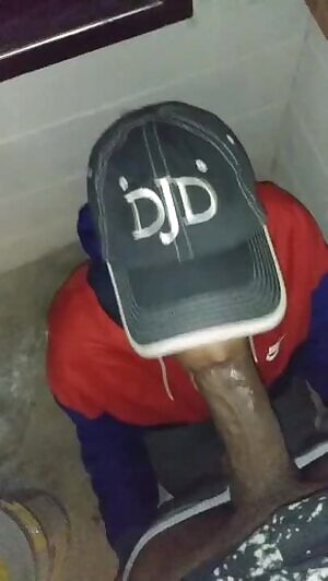 Hotel maid sucking dick in hotel