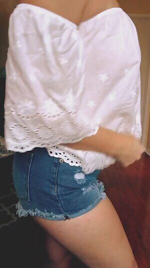 For all the short shorts lovers out there!