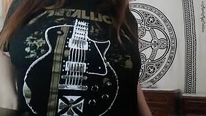 Let the tiddies hit the floor! 🤟😝