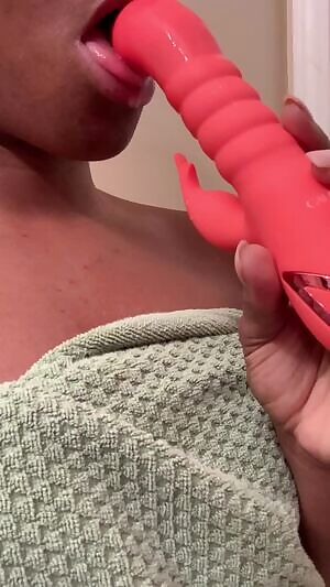 Something in my mouth always gets me wet, this turned me on way more than i expected. enjoy? want more?