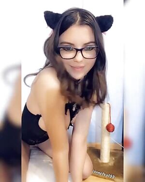 Kitten here to say hi =^_^=