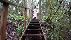 Anyone like risky girls? 😈