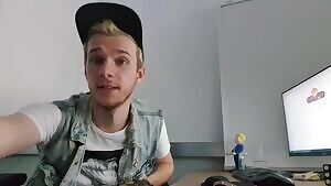 Had a vault boy on the desk watching me 😅