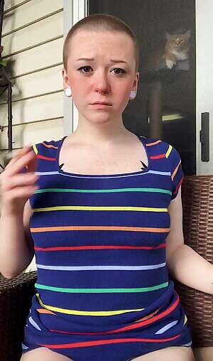 a little titty drop during my smoke break in public 😏