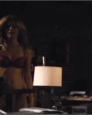 Elizabeth Banks's reaction when she sees an intruder in her home stroking his cock in the shadows while looking at her