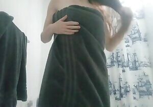 A handsfree reveal 😛 Now come and join me in the shower? 💦